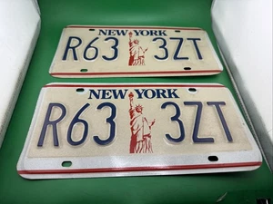 Vintage Paar Freiheitsstatue New York Nummernschilder NY - Bild 1 von 4