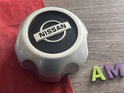 SALE #AM 1) for 1998-2004 Nissan Frontier Xterra Silver Center Cap 40315 7Z100 Foto 1 de 4