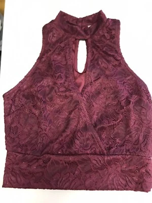 Top Charlotte Russe, talla mediana, nuevo con etiquetas Foto 1 de 4