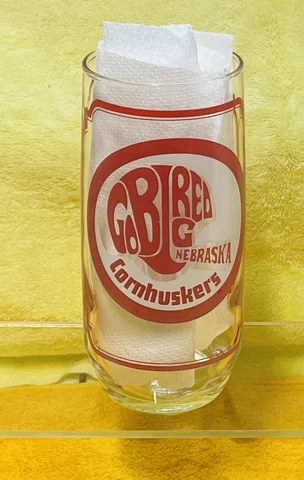 Vtg. *1975 NEBRASKA CORNHUSKERS SCHEDULE GLASS ~ Sam’s Collectors Series Cover