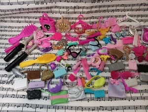 Mattel Barbie und Modepuppe Zubehör Geldbörsen Pinsel Schmuck Diademe Konvolut - Bild 1 von 11