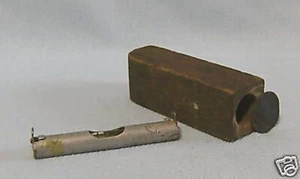 #D9. SMALL AUSTRALIAN LINE LEVEL IN HOLDER - Picture 1 of 1