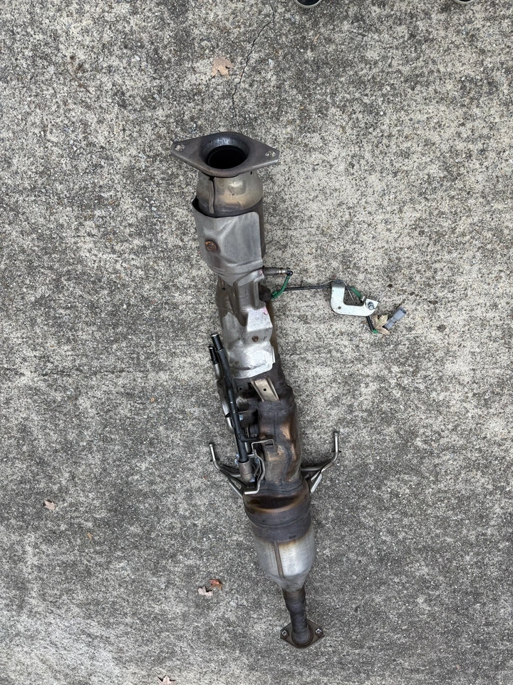 Lexus CT200H, Exhaust Pipe 2011-2017, 1.8L, 17410-37520 Catalytic Converter - Image 1 of 4