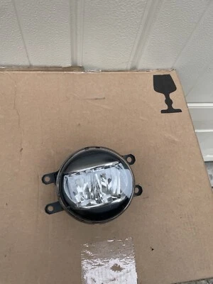 TOYOTA LAND CRUISER PRIUS C TUNDRA LEXUS CT GS ES FOG LAMP OEM Left Or Right - Image 1 of 4