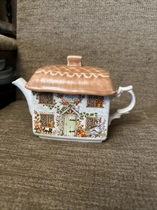 Vintage Sadler Ceramic Teapot "Ye Olde Ivy Cottage" A/F - Picture 1 of 4