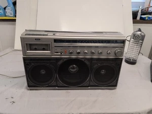 Vintage PHILIPS D8444 'Spatial Stereo' Boombox Ghetto blaster Radio/Tape Tested* - Picture 1 of 11