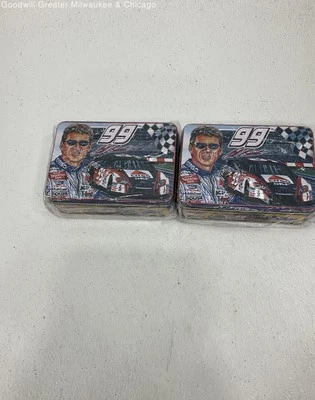 NASCAR Sam Bass #99 paquete de hojalata para coleccionistas nuevo en caja Foto 1 de 4