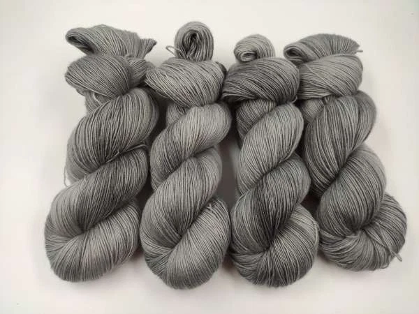 handgefärbtes Merino Yak Garn King Yak - 100 g ASCHEGRAU  215 - Bild 1 von 1