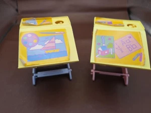 80er Jahre Puppe Barbie Schulschreibtische - Bild 1 von 7