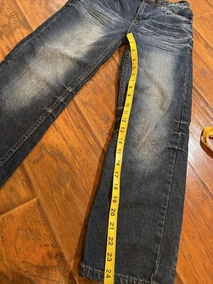 Pantalones de mezclilla para niño talla 10 con un bolsillo trasero que falta a presión Foto 1 de 4