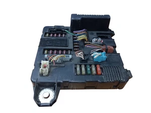 8200306033 UPC caja de relés fusibles Renault Megane II - Scenic II - Picture 1 of 4