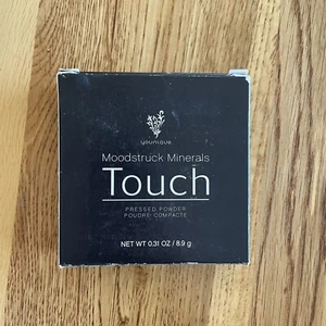 Younique Pressed Powder Foundation CYPRESS NEW - Picture 1 of 2