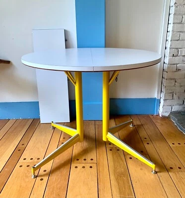 Mesa de cocina MCM laminada blanca con hoja Foto 1 de 4