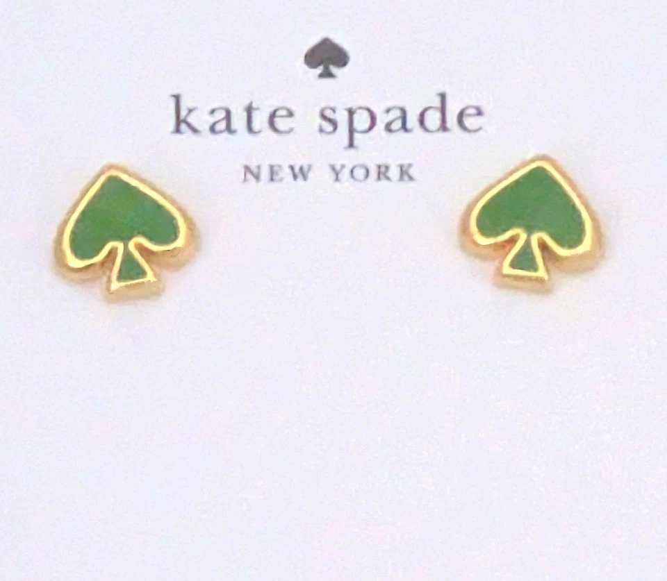 Aretes Kate Spade New York Everyday Spade esmaltados en verde y oro Foto 1 de 3