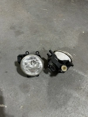 Conjunto de faróis de neblina Toyota Tundra 2014-2018 OEM direita e esquerda - Imagem 1 de 2