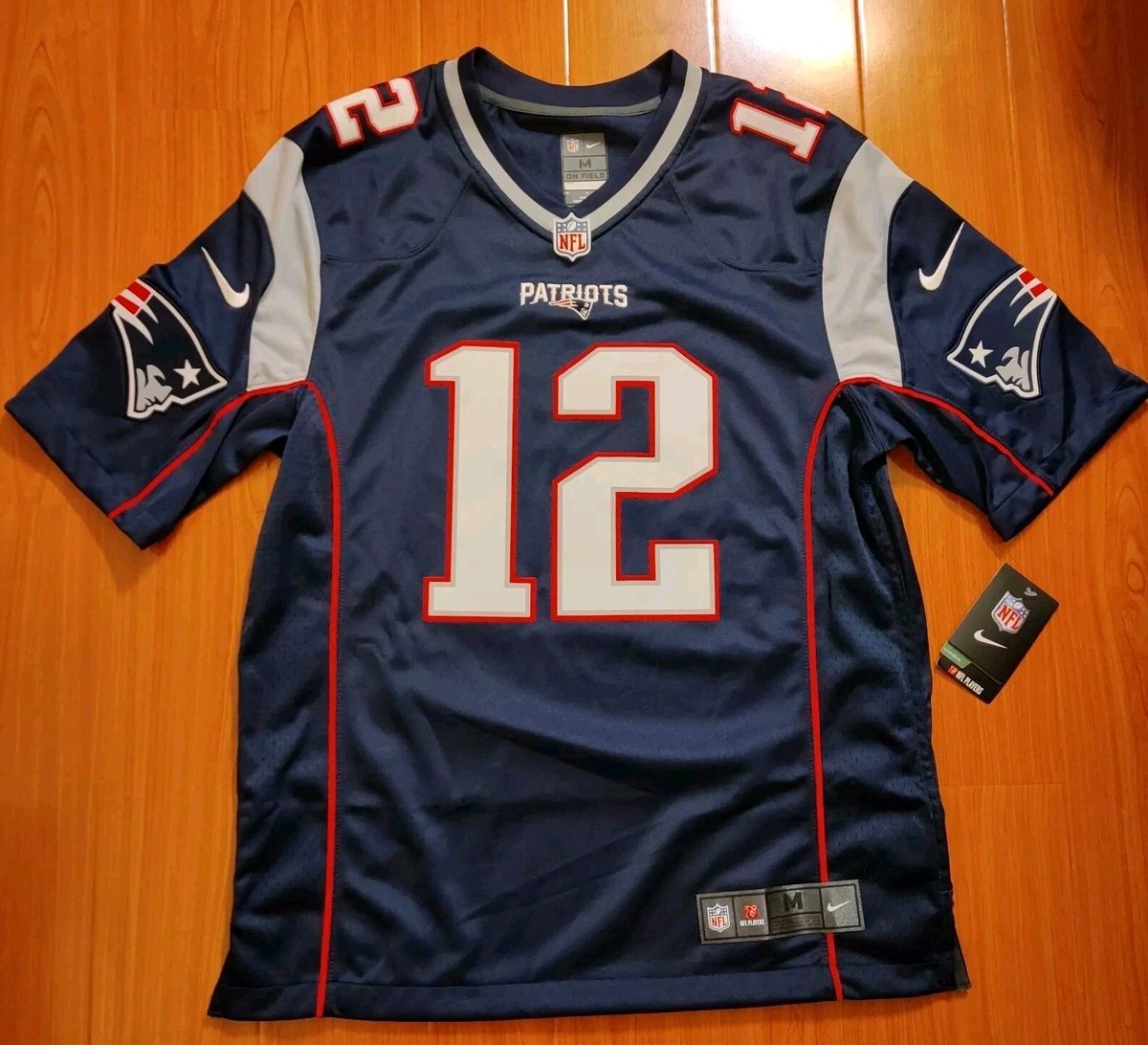 NFL Patriots Brady ジャージ　サイズM Amazon.com: Tom Brady Signed New England Patriots Nike Elite