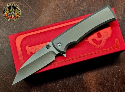 Cuchillos Chaves Sangre Street Flipper acabado cinturón hoja M390, mango Ti lavado a piedra Foto 1 de 4