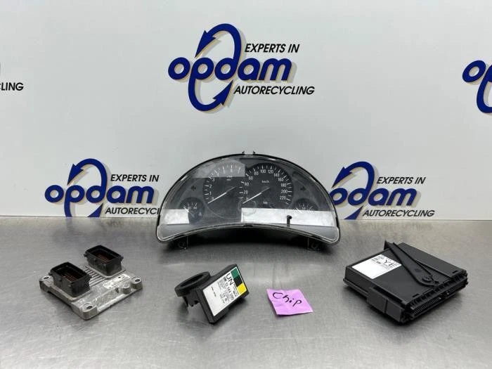 Centralina motore Opel Corsa C X01 13144390 P22992290 - Immagine 1 di 1