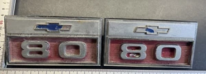 Juego emblema guardabarros Chevy C80 Chevrolet años 60 si 2 pn 3874046 D8 - Imagen 1 de 6