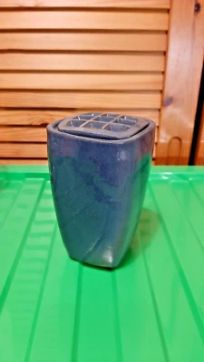 Blumensteckvase mit Gitter getöpfert echte Handarbeit Keramik petrol lasiert - Bild 1 von 4