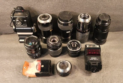 LOTE DE LENTES Y LUCES DE CÁMARA VINTAGE SIN PROBAR MINOLTA, ALBINAR, VIVITAR TAL CUAL Foto 1 de 4