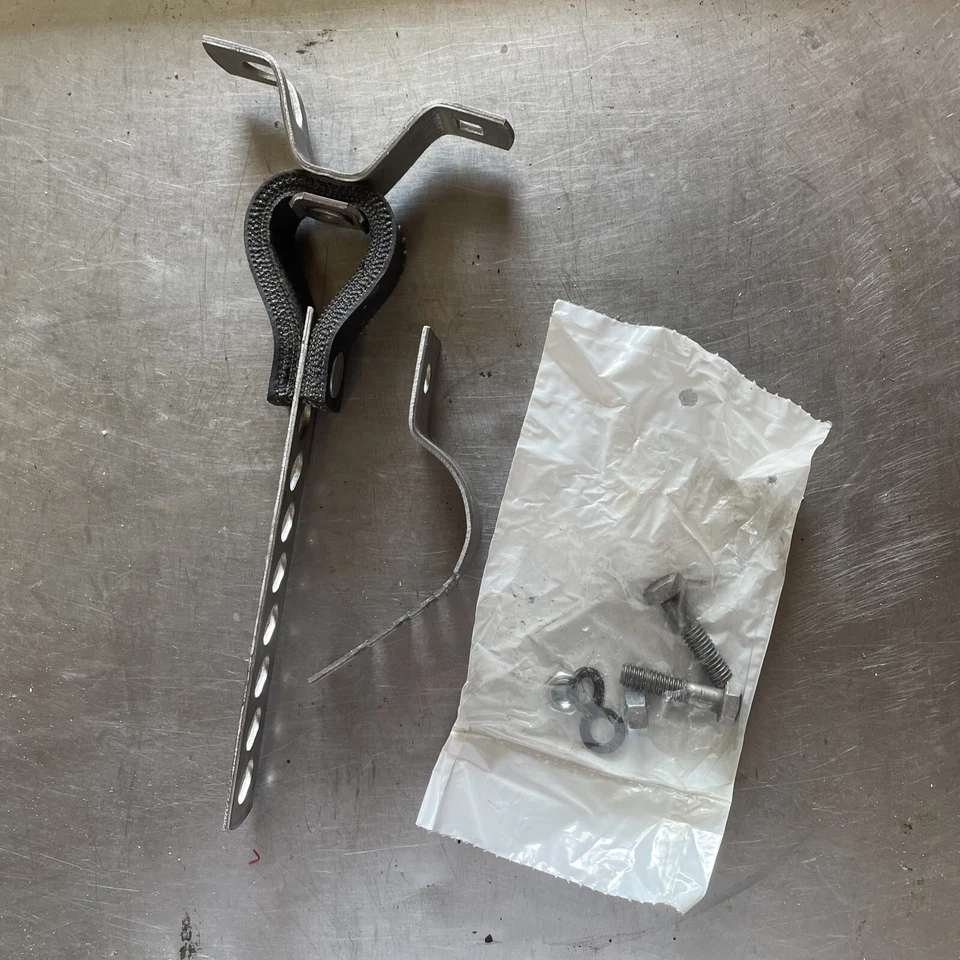 Suporte de escape NOS 35600 cabides, braçadeiras e flanges C10 C20 K20 Chevrolet - Imagem 1 de 1