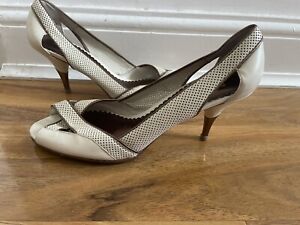Womens BCBG cream and gold Open Toe heeled Shoes Real Leather Size 6.5