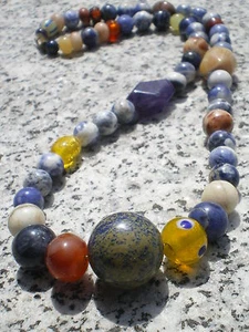 1 seltene alte Protect Eyes Vintage Stein Perlen Wikinger Design Halskette!!!   - Bild 1 von 1