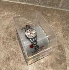 Reloj Swatch 2007 "Me & My Shoes" para mujer pulsera con dije LM134G Limited NUEVO - Imagen 1 de 7