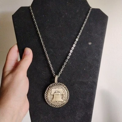 Collar campana rota único Foto 1 de 4