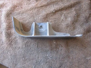 Kawasaki KZ440L KZ 440 1981 guía de correa inferior panel de cubierta 14025-1381 - Imagen 1 de 3