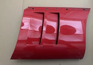 84-90 CORVETTE C4 GUARDABARROS LATERAL PANEL BRANQUIAL ROJO DERECHO 14104010 - Imagen 1 de 5