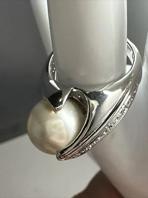 Stylish Silver Toned 18 K Gold Filled Faux Pearl Ring Size 8 - Image 1 of 4