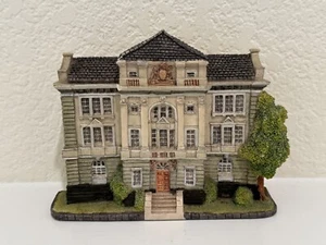 Little Bavaria 470005 Münchner Akademie für angewandte Kunst Goebel Resin Figur 1988 - Bild 1 von 6