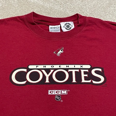 Phoenix Coyotes T Shirt Men Medium Adult Red NHL Hockey Retro CCM Yotes USA Cover