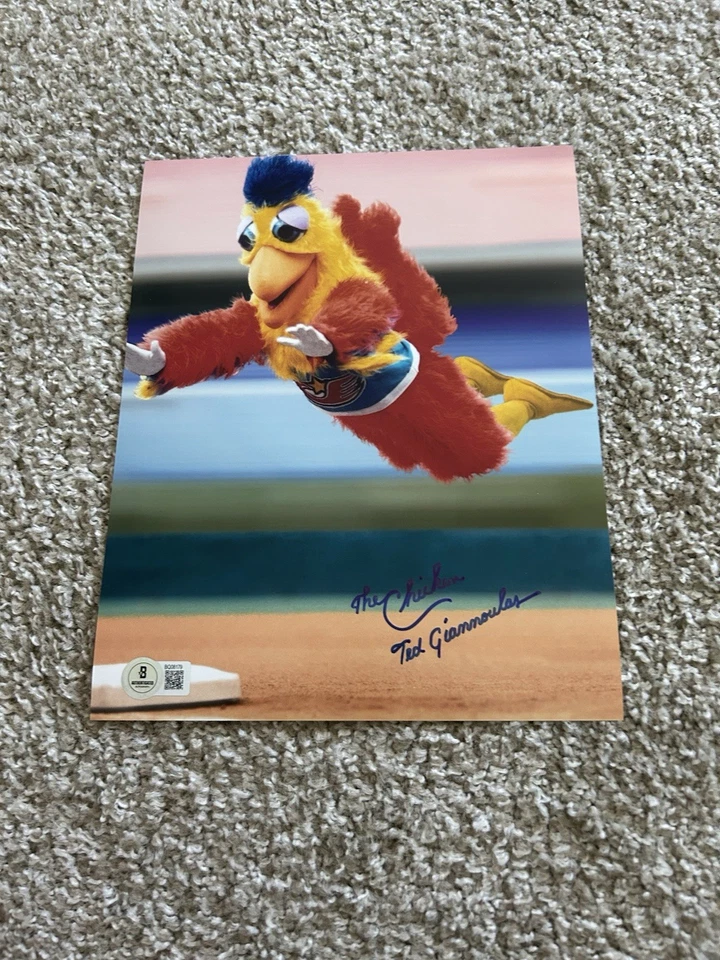 Foto autógrafa firmada por TED GIANNOULAS 8x10 SAN DIEGO CHICKEN BAS BECKETT A Foto 1 de 1