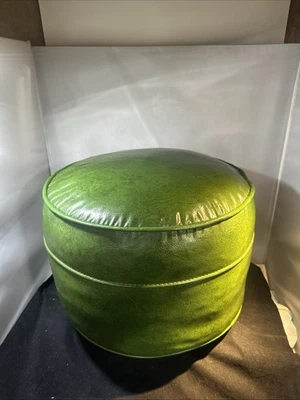 HERMOSO TABURETE DE PIE MCM VERDE FORMA REDONDA MADERA VINILO OTOMANA DE COLECCIÓN RARO Foto 1 de 4