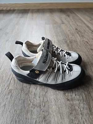 Zapatos deportivos para mujer talla 7 Shimano grises y negros Foto 1 de 4