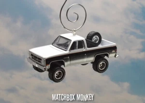 Lifted 1983 GMC Jimmy 4x4 Truck Christmas Ornament Squarebody Adorno K5 Emblem - Picture 1 of 12