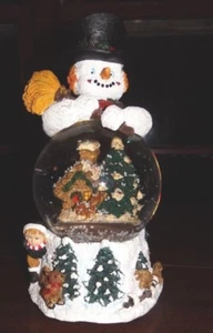 Vintage 8 1/2 Inch SNOWMAN Snow Globe Glass and Resin Beautiful! - Picture 1 of 11