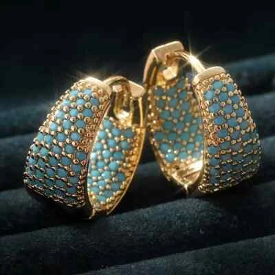 Pendientes tipo argolla micro pavé chapados en oro de 14K de doble capa de circonita cúbica en forma de C Foto 1 de 4