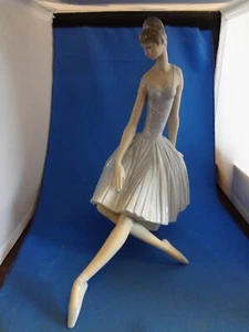 RARE Vintage Lladro #4559, Sitting Ballerina. Large at 14.75” Tall - Bild 1 von 8