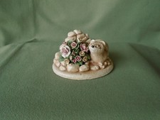 Vtg Sitting Beige Squirrel Multicolor Flower Basket Rock Wall Ceramic Figurine