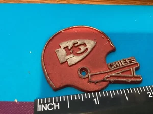 VINTAGE 1970'S OR 80'S FOOTBALL TEAM HELMET MAGNET KANSAS CITY CHIEFS - Picture 1 of 2