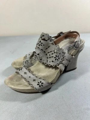 Earthies Mujer Gris Cuero Eslinga Embellecido Corte Láser Sandalias Talla 6.5 Foto 1 de 3
