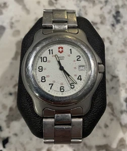 AUTHENTISCHE SCHWEIZER ARMEE DATUM QUARZ UHR - WASSERDICHT 330 FUSS - Bild 1 von 10