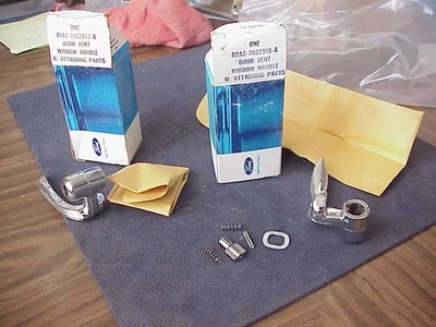 Juego de manijas de ventana de ventilación izquierda derecha Ford Cars Trucks 1949-1960 nuevo de lote original Ford Foto 1 de 3