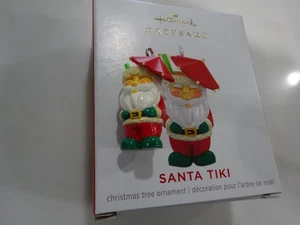Hallmark Keepsake 2021 Ornament Miniature Santa Claus Tiki  NEW - Bild 1 von 3