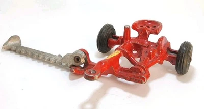 Juguete de implemento de granja fundido de colección - Oliver Riding Sickle Mower ~ AD-132 Foto 1 de 4