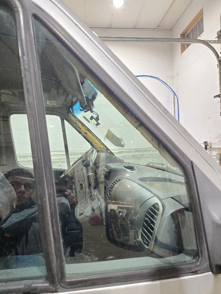 Passenger Right Front Door Vent Glass Fits 02-06 SPRINTER 2500 607728 Foto 1 de 4